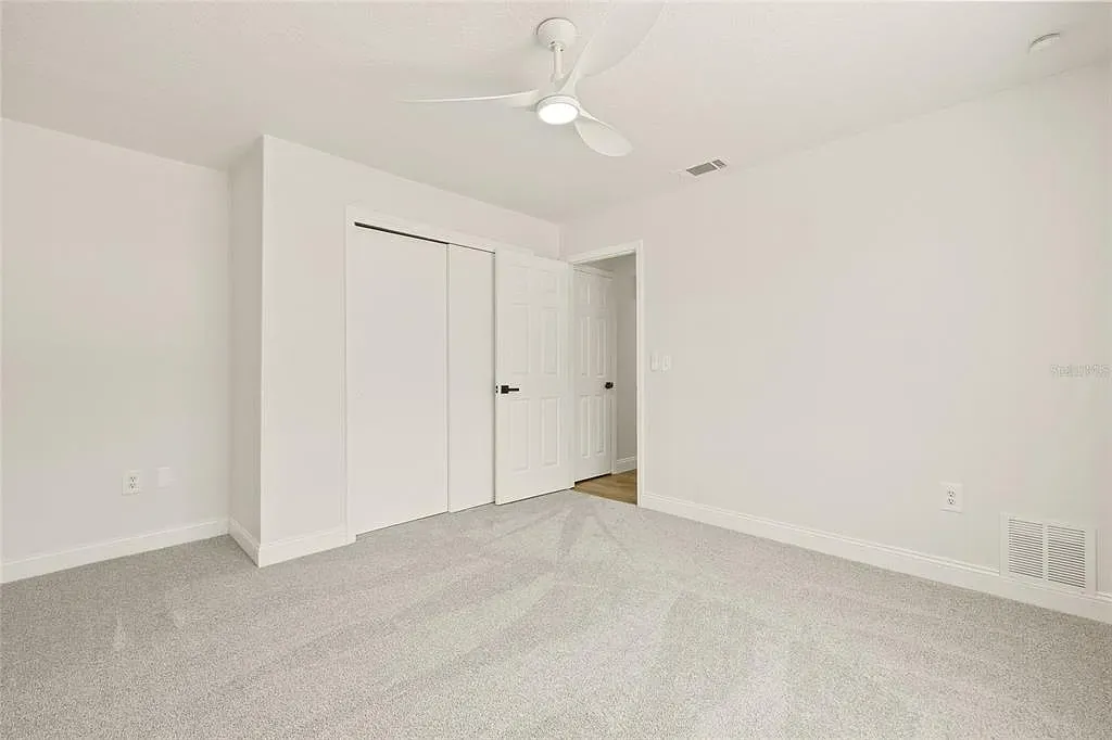 Carpet bedroom with closet installation Holiday FL