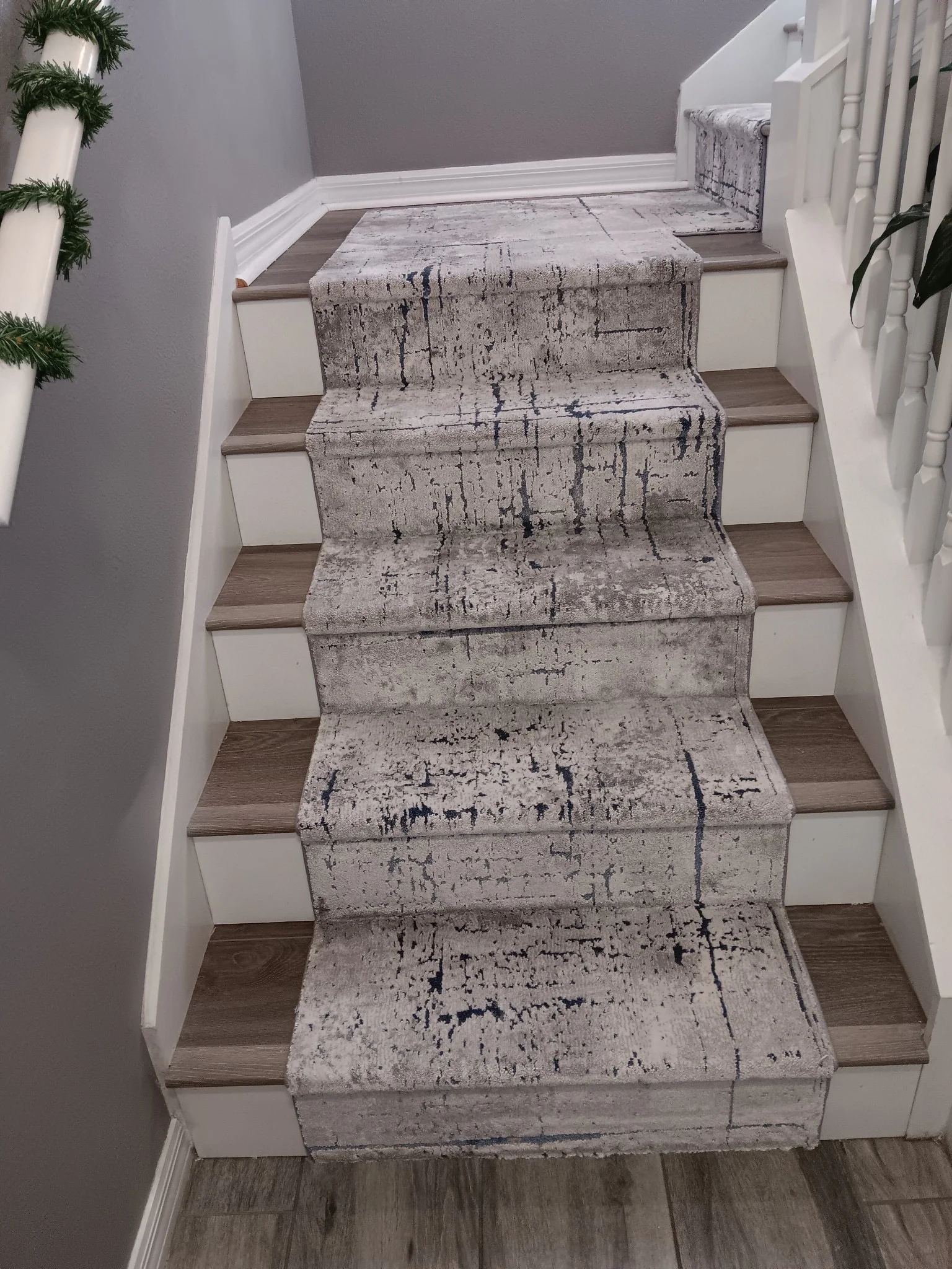Carpet stair runner installation — Holiday, FL